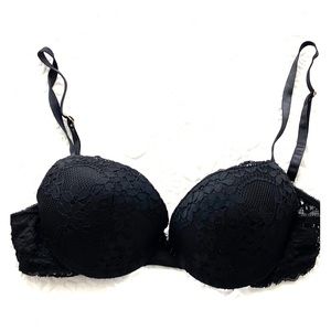 4/$20 Fredricks of Hollywood black lace bra